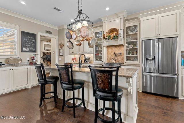 313 Royal Pond Circle, Flowood, MS 39232