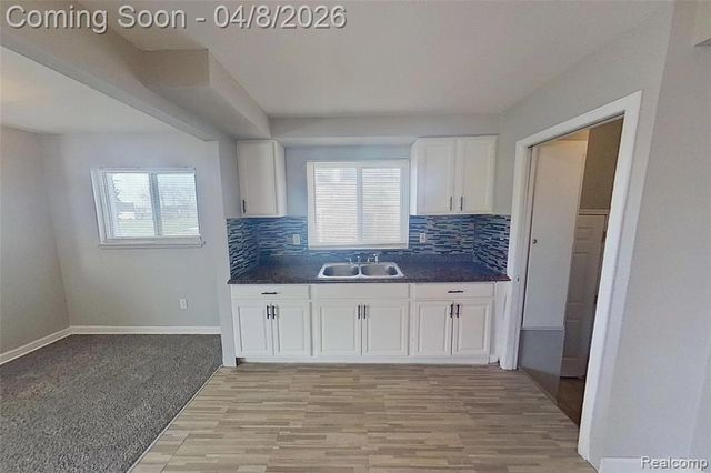 21622 Santa Clara, Detroit, MI 48219