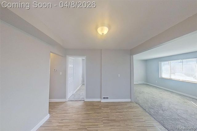 21622 Santa Clara, Detroit, MI 48219