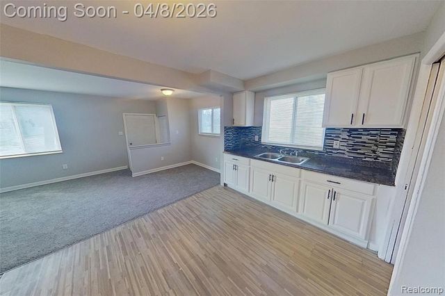 21622 Santa Clara, Detroit, MI 48219