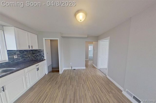 21622 Santa Clara, Detroit, MI 48219