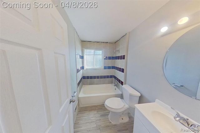 21622 Santa Clara, Detroit, MI 48219