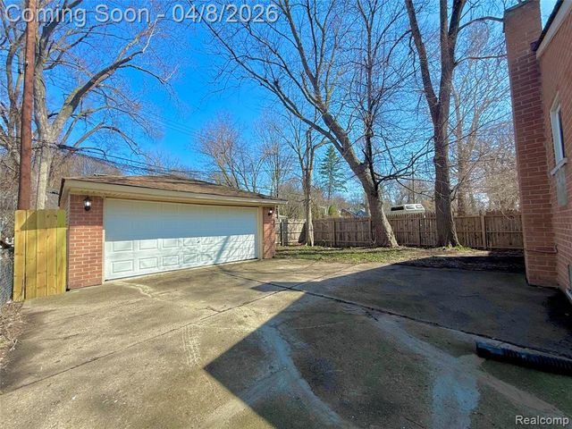 21622 Santa Clara, Detroit, MI 48219