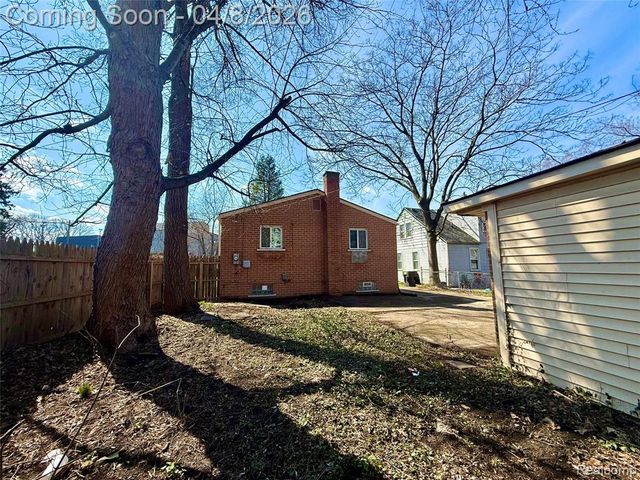 21622 Santa Clara, Detroit, MI 48219