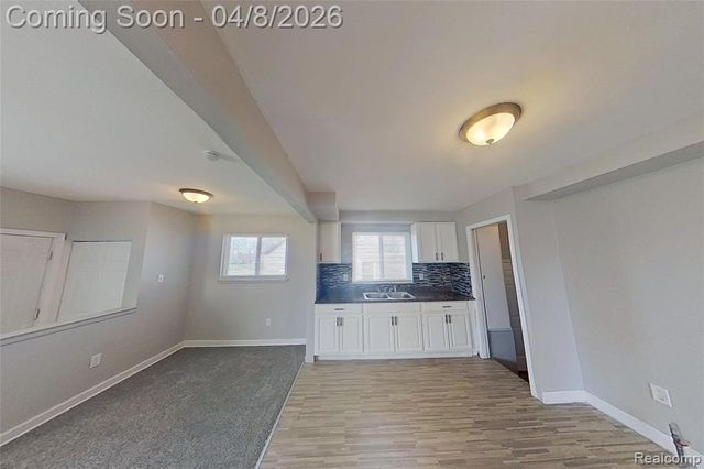 21622 Santa Clara, Detroit, MI 48219