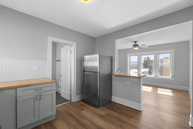 3222 W Grace Street 1E, Chicago, IL 60618