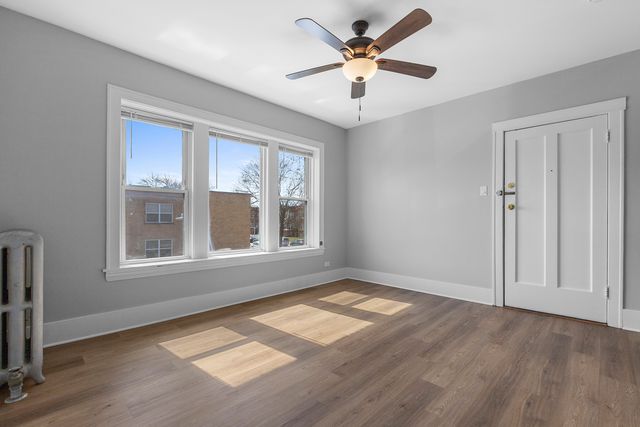 3222 W Grace Street 1E, Chicago, IL 60618