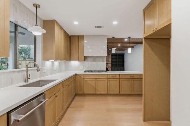 10909 Sweetspire Place, The Woodlands, TX 77380