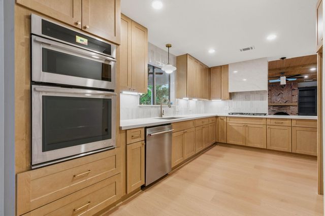 10909 Sweetspire Place, The Woodlands, TX 77380