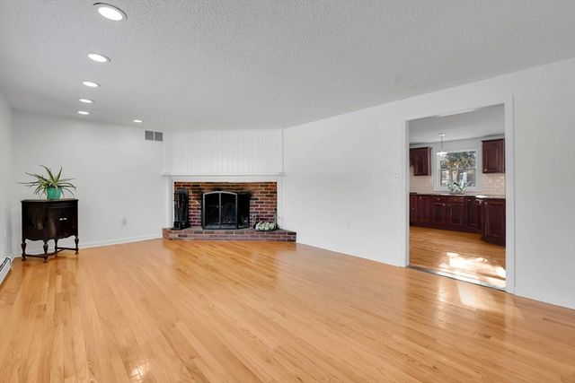 6 Katie St, Wilbraham, MA 01095