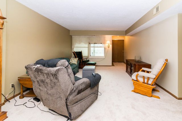 61137 Greenwood Drive, South Lyon, MI 48178