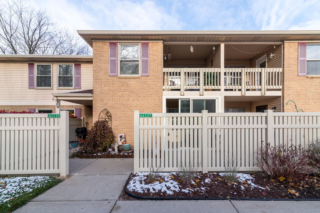 61137 Greenwood Drive, South Lyon, MI 48178