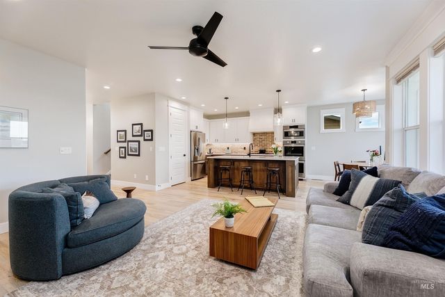 5463 N Exeter Way, Meridian, ID 83646