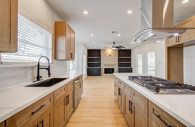 5547 Honor Drive, Houston, TX 77041