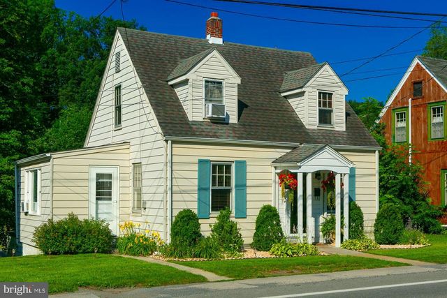 172 MARTINSBURG RD, Berkeley Springs, WV 25411