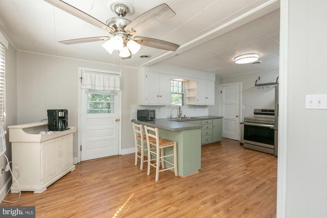 172 MARTINSBURG RD, Berkeley Springs, WV 25411