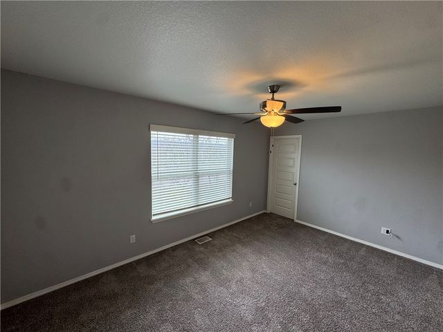 1512 S Razorback Road, Fayetteville, AR 72701