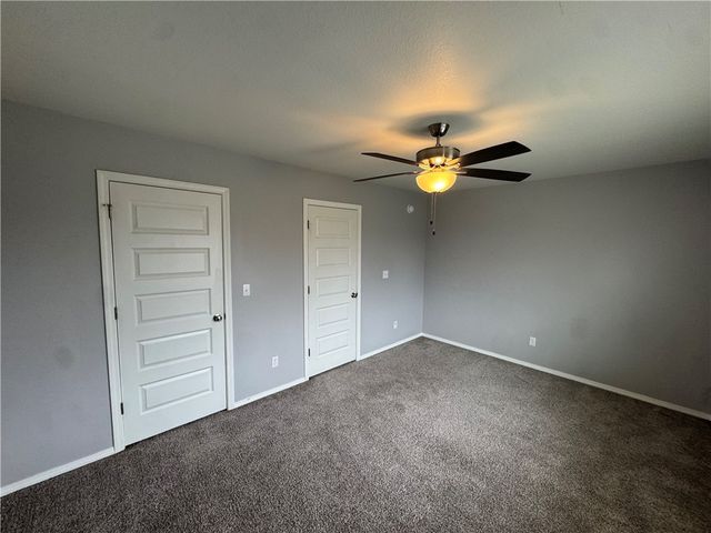 1512 S Razorback Road, Fayetteville, AR 72701