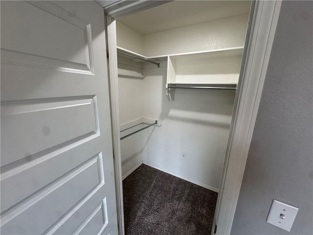 1512 S Razorback Road, Fayetteville, AR 72701