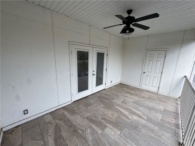 1512 S Razorback Road, Fayetteville, AR 72701