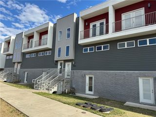 1512 S Razorback Road, Fayetteville, AR 72701