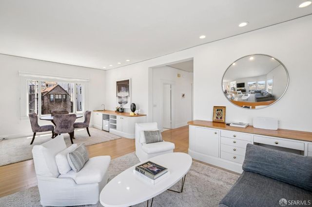 1127 Greenwich Street, San Francisco, CA 94109