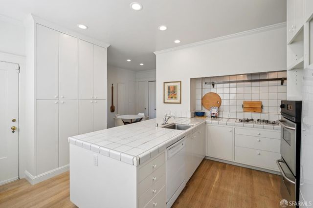 1127 Greenwich Street, San Francisco, CA 94109