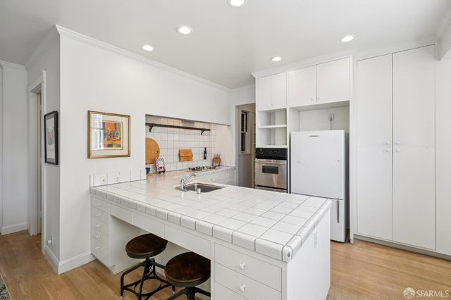 1127 Greenwich Street, San Francisco, CA 94109