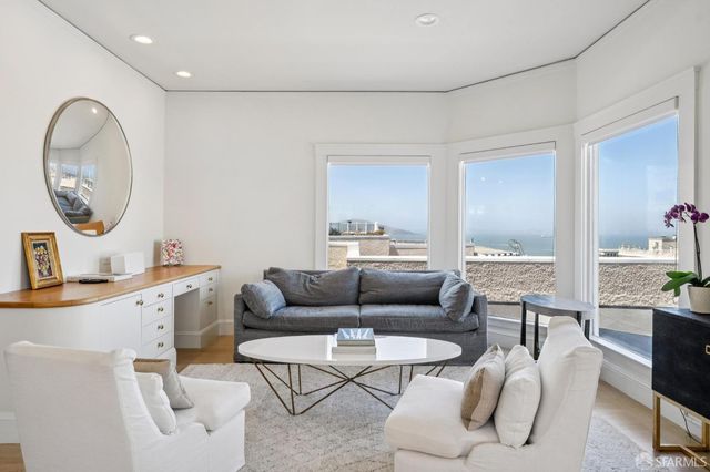 1127 Greenwich Street, San Francisco, CA 94109