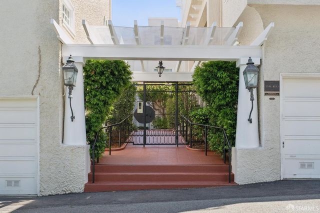 1127 Greenwich Street, San Francisco, CA 94109
