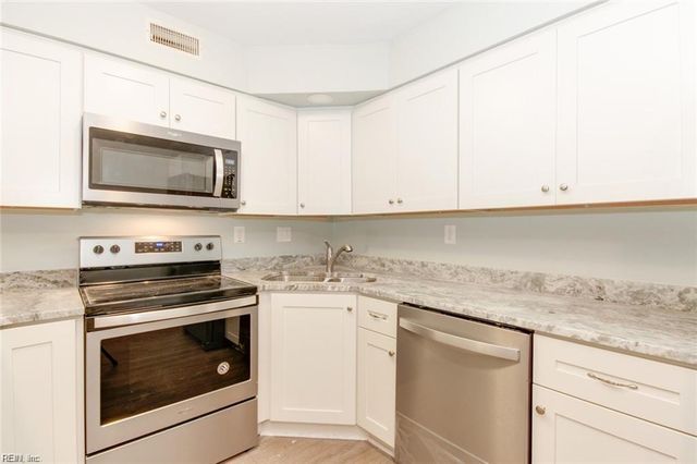 1041 Angler LN, Virginia Beach, VA 23451