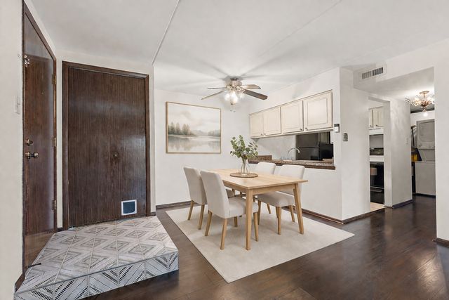 13911 James Drive 1005, Crestwood, IL 60418