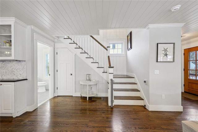 67 Caswell Street, Narragansett, RI 02882