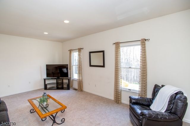 17 Cottage St, Lambertville City, NJ 08530