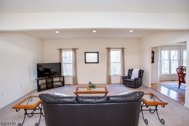 17 Cottage St, Lambertville City, NJ 08530