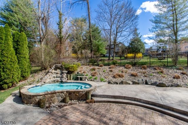 17 Cottage St, Lambertville City, NJ 08530