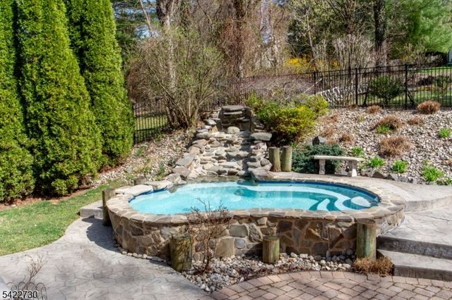 17 Cottage St, Lambertville City, NJ 08530