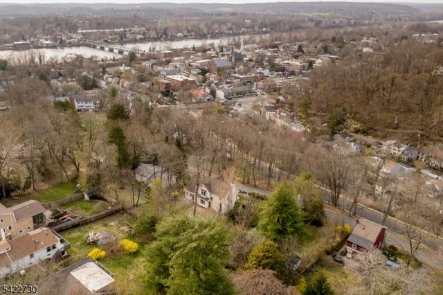 17 Cottage St, Lambertville City, NJ 08530