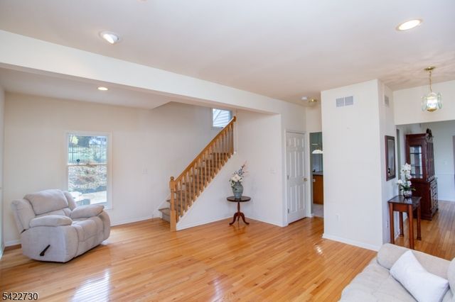 17 Cottage St, Lambertville City, NJ 08530
