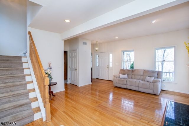 17 Cottage St, Lambertville City, NJ 08530