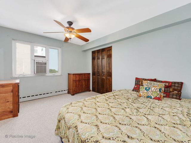 700 W Bittersweet Place 806, Chicago, IL 60613