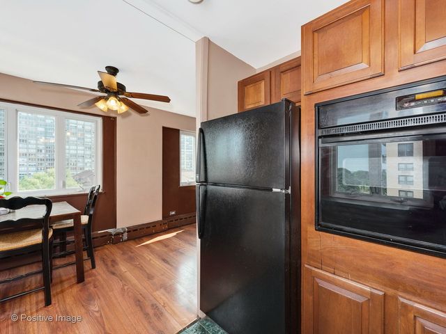700 W Bittersweet Place 806, Chicago, IL 60613