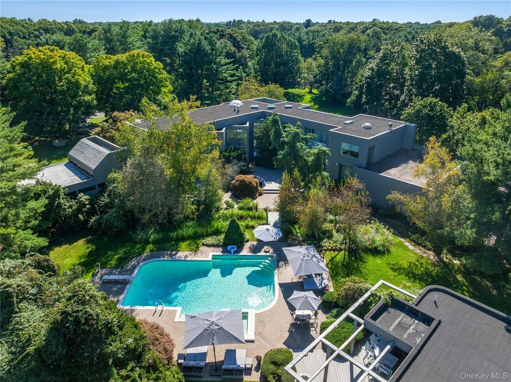 18 Chestnut Hill Drive, Upper Brookville, NY 11771 — exterior