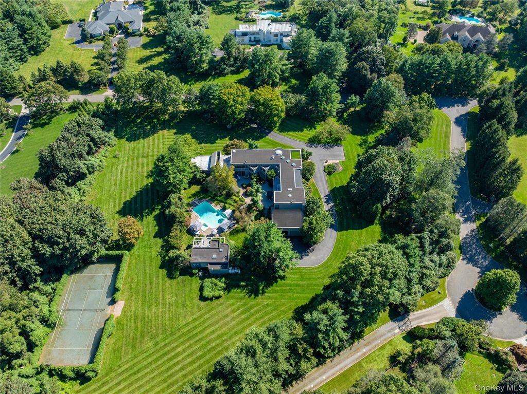 18 Chestnut Hill Drive, Upper Brookville, NY 11771 — photo 2