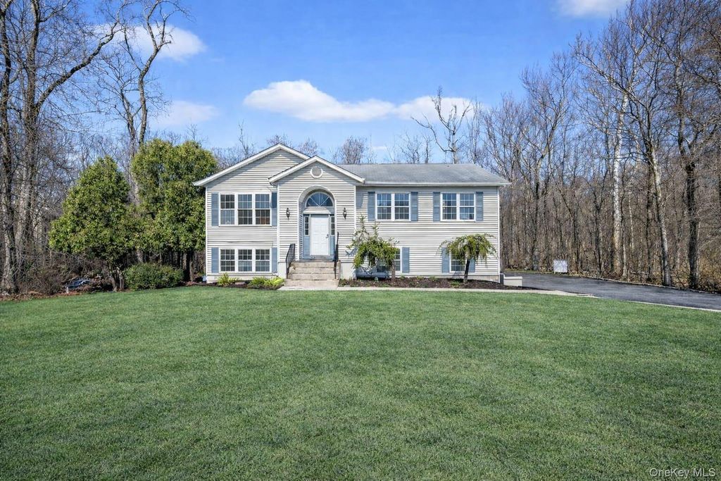 12 Aron Court, Spring Valley, NY 10977