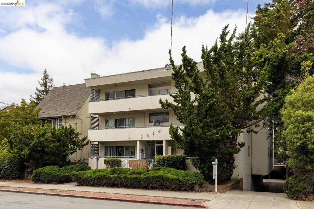 Image 1 of property listing at 2614 Warring St 9, Berkeley, CA 94704