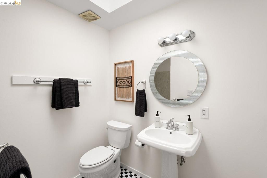 Image 11 of property listing at 2614 Warring St 9, Berkeley, CA 94704