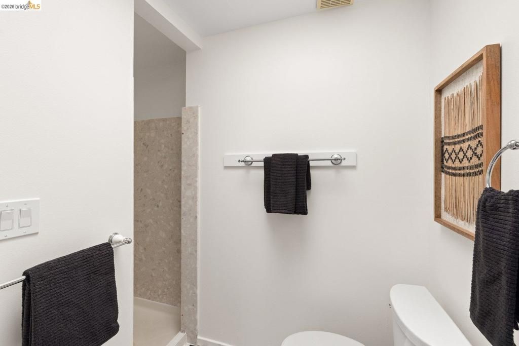 Image 12 of property listing at 2614 Warring St 9, Berkeley, CA 94704