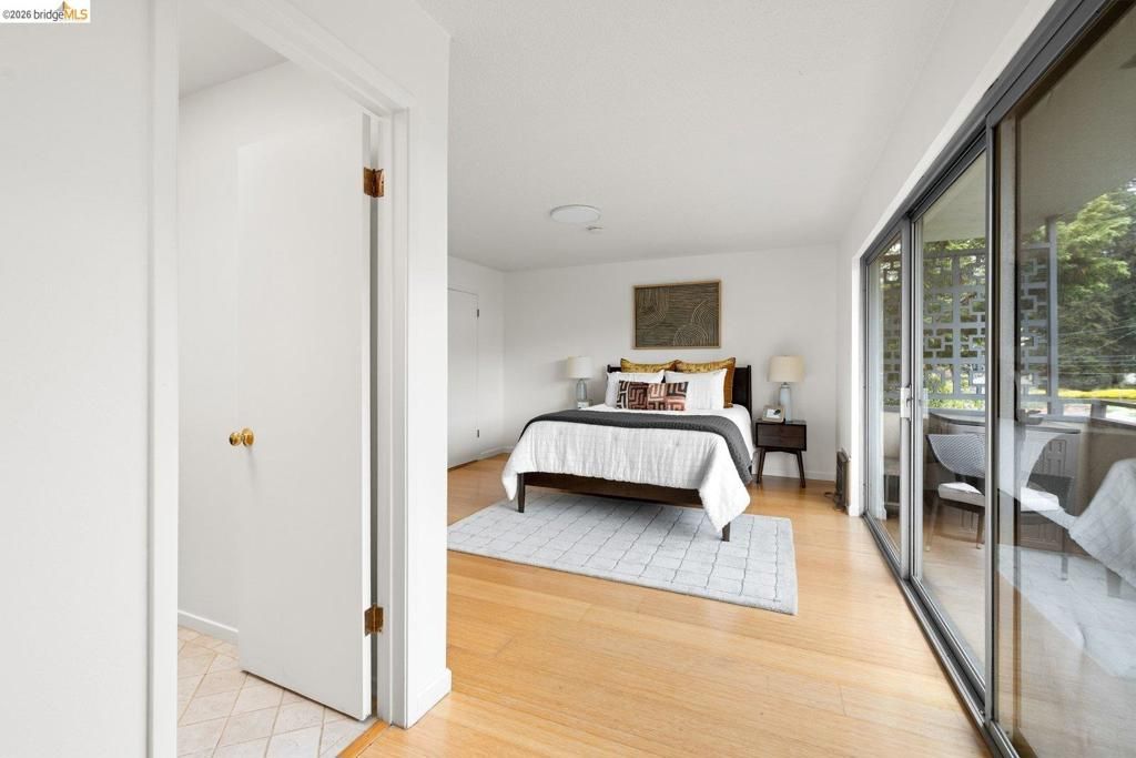 Image 15 of property listing at 2614 Warring St 9, Berkeley, CA 94704