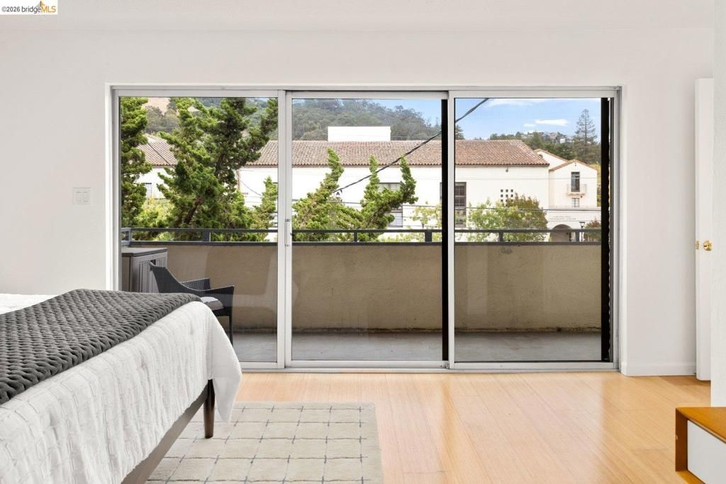 Image 19 of property listing at 2614 Warring St 9, Berkeley, CA 94704